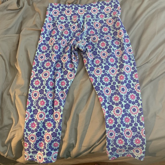 lululemon athletica Pants - Pattern Lululemon crop leggings